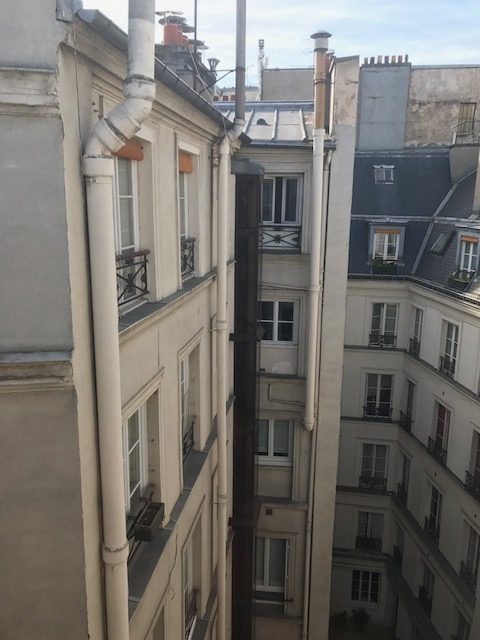 Lot 5 chambres de bonnes + couloir 50m2 rue St Georges Paris 9