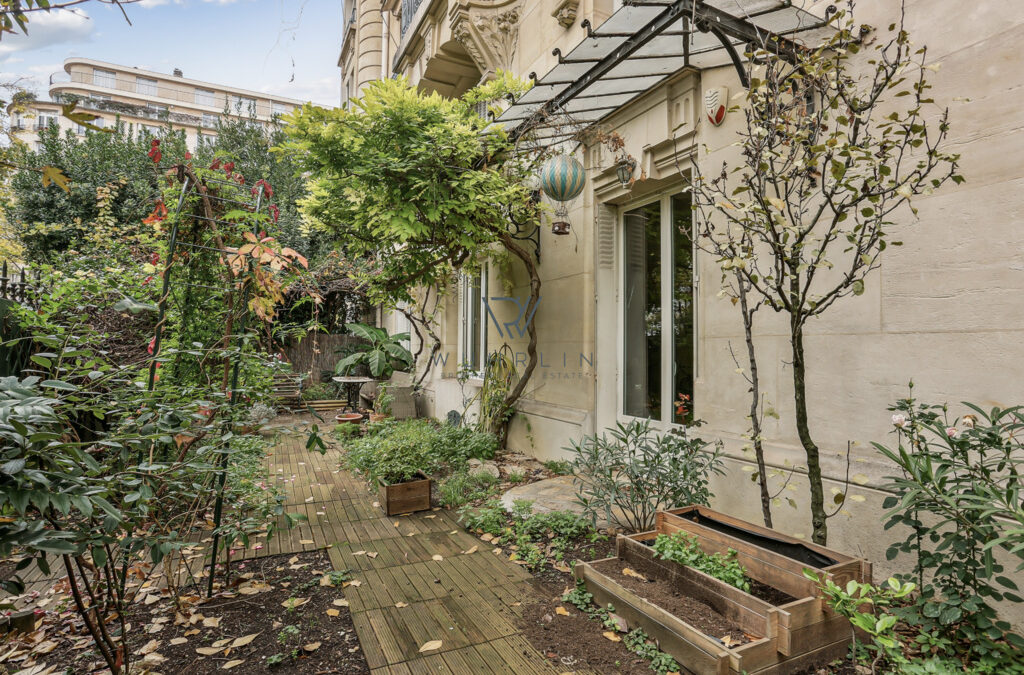143m2 Avenue Charles Floquet Paris 7